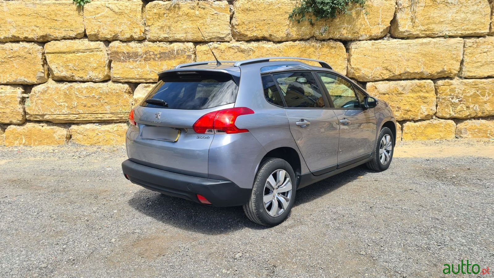 2015' Peugeot 2008 photo #2
