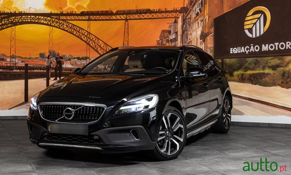 2017' Volvo V40 Cross Country 2.0 D2 photo #1
