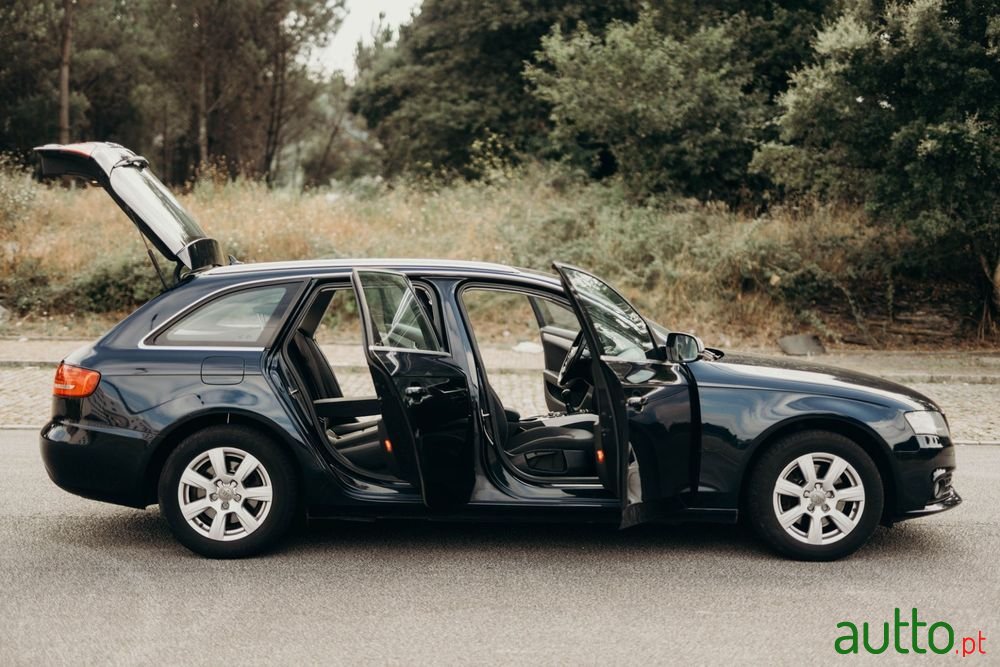 2010' Audi A4 Avant photo #4