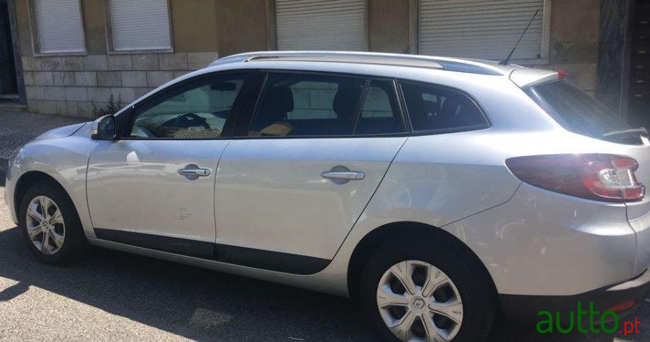 2010' Renault Megane Sport Tourer photo #1