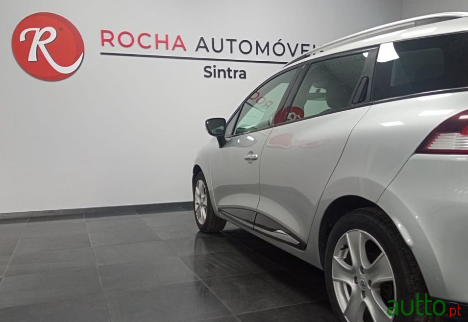 2015' Renault Clio Sport Tourer photo #6