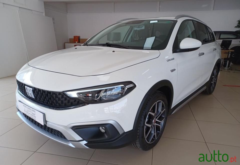 2022' Fiat Tipo Station Wagon photo #2