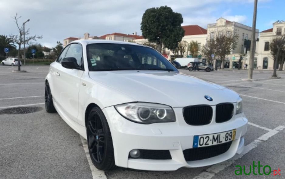 2011' BMW 118 photo #3