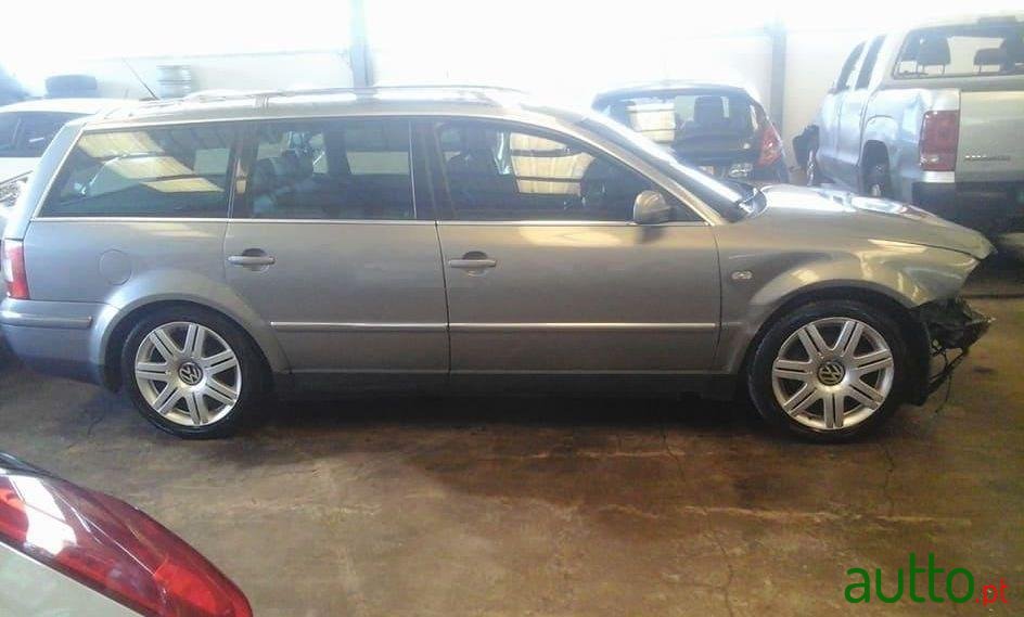 2003' Volkswagen Passat Variant photo #3