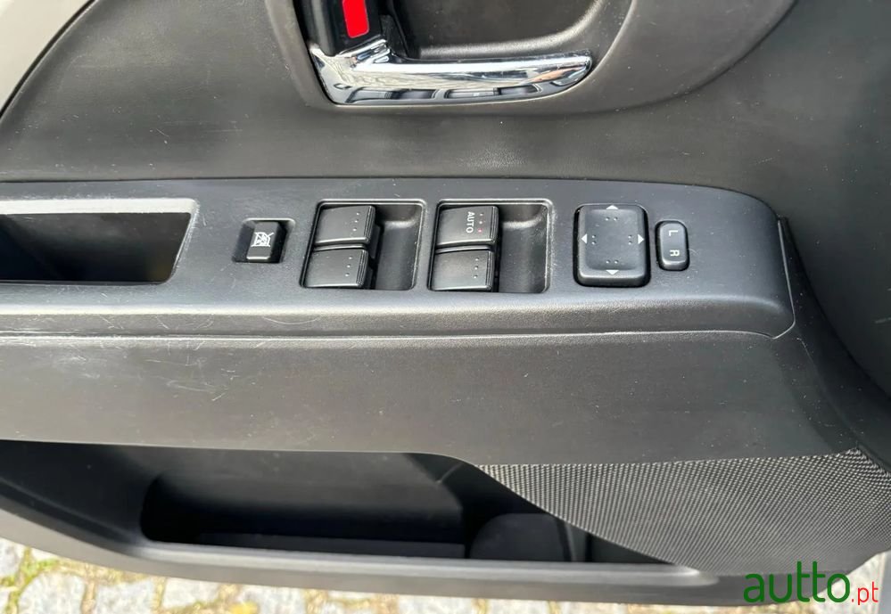 2011' Mazda 5 photo #6