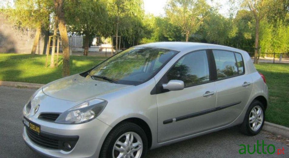 2006' Renault Clio photo #1