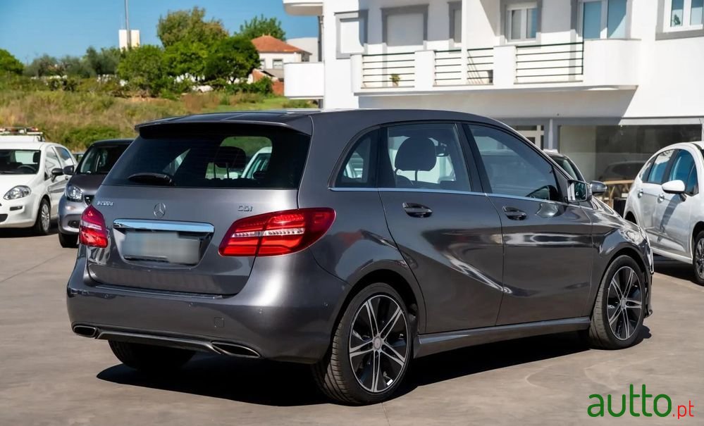 2016' Mercedes-Benz Classe B photo #3
