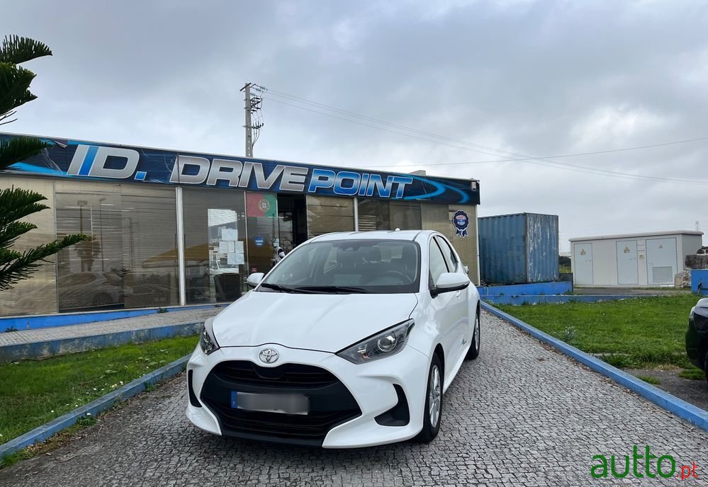 2021' Toyota Yaris 1.0 Vvt-I Comfort photo #2