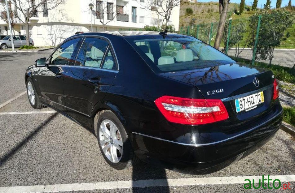 2009' Mercedes-Benz E-250 photo #3