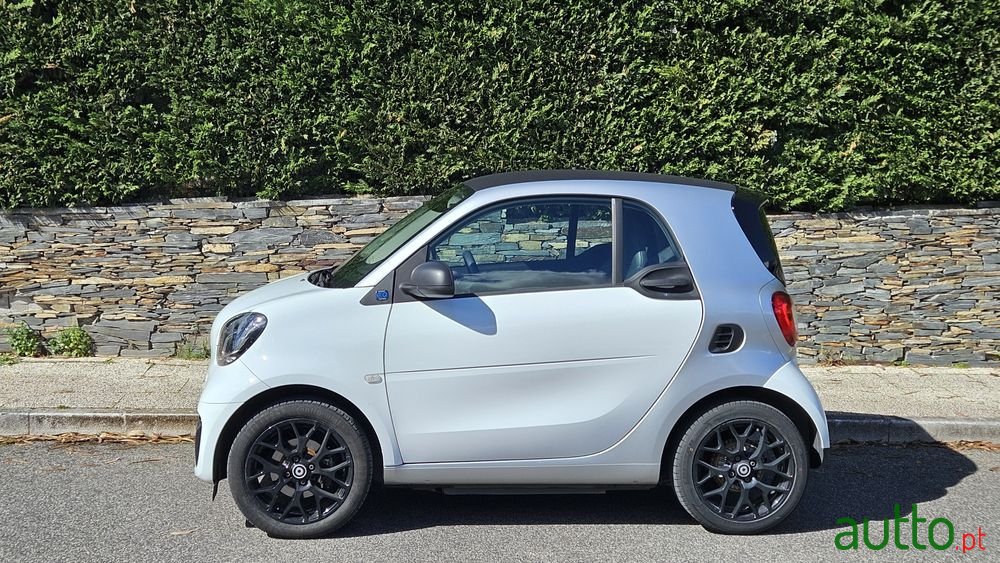 2021' Smart Fortwo Eq Passion photo #2