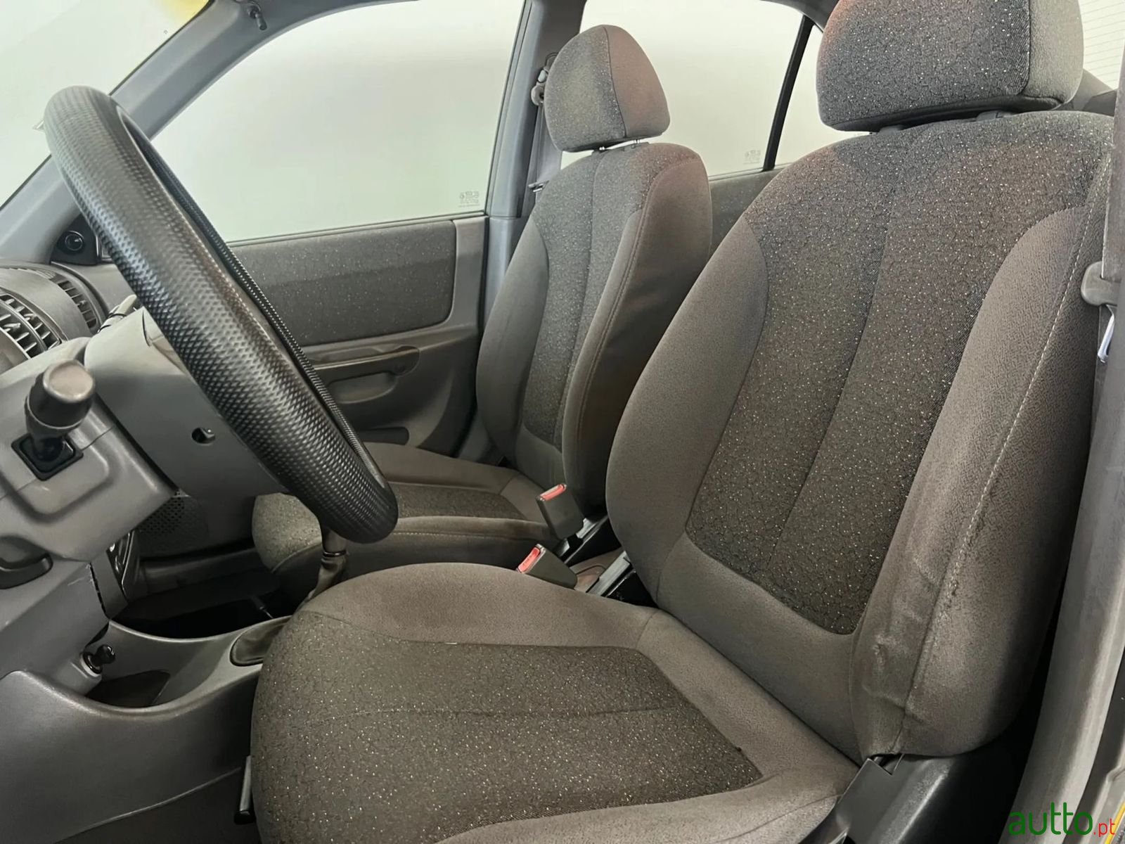 2000' Hyundai Accent photo #6