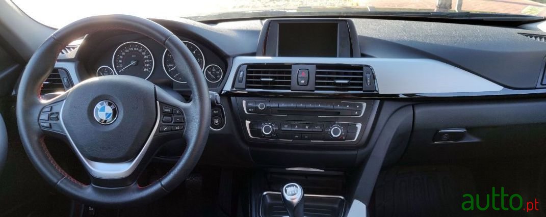 2014' BMW 320 photo #1