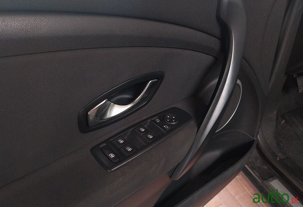 2010' Renault Mégane Sport Tourer photo #3