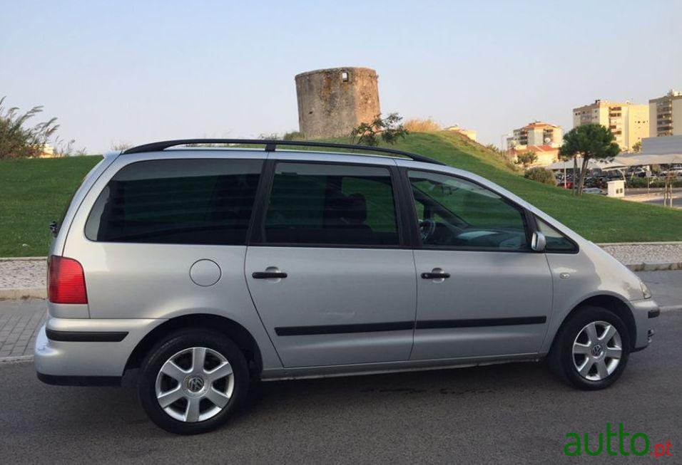2002' Volkswagen Sharan 1.9 Tdi Trendline photo #1