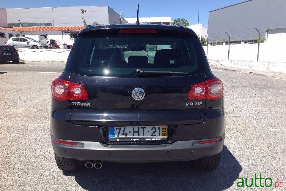 2009' Volkswagen Tiguan photo #2