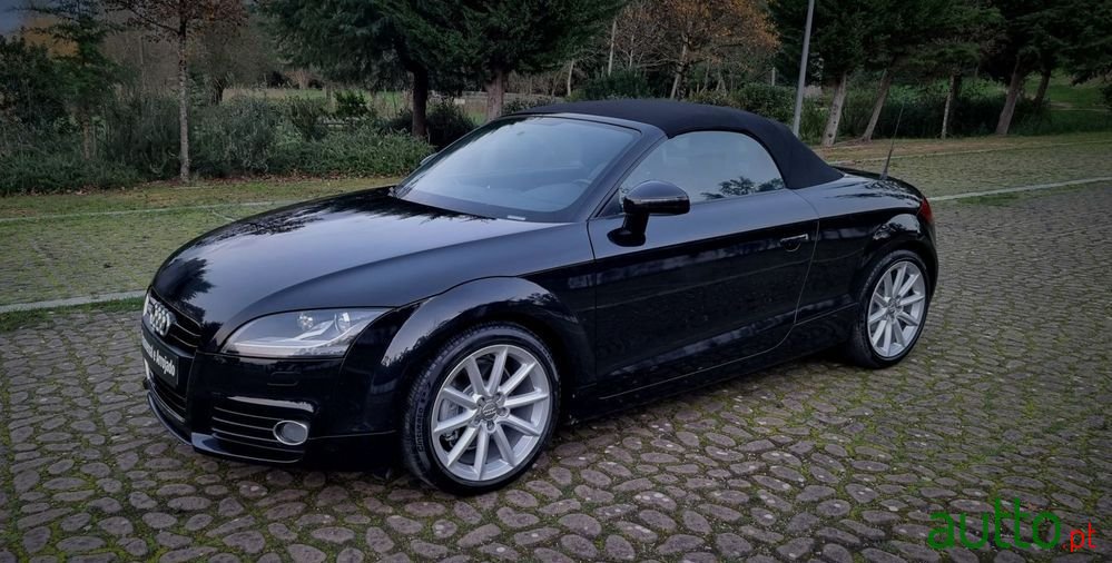 2011' Audi TT Roadster photo #4