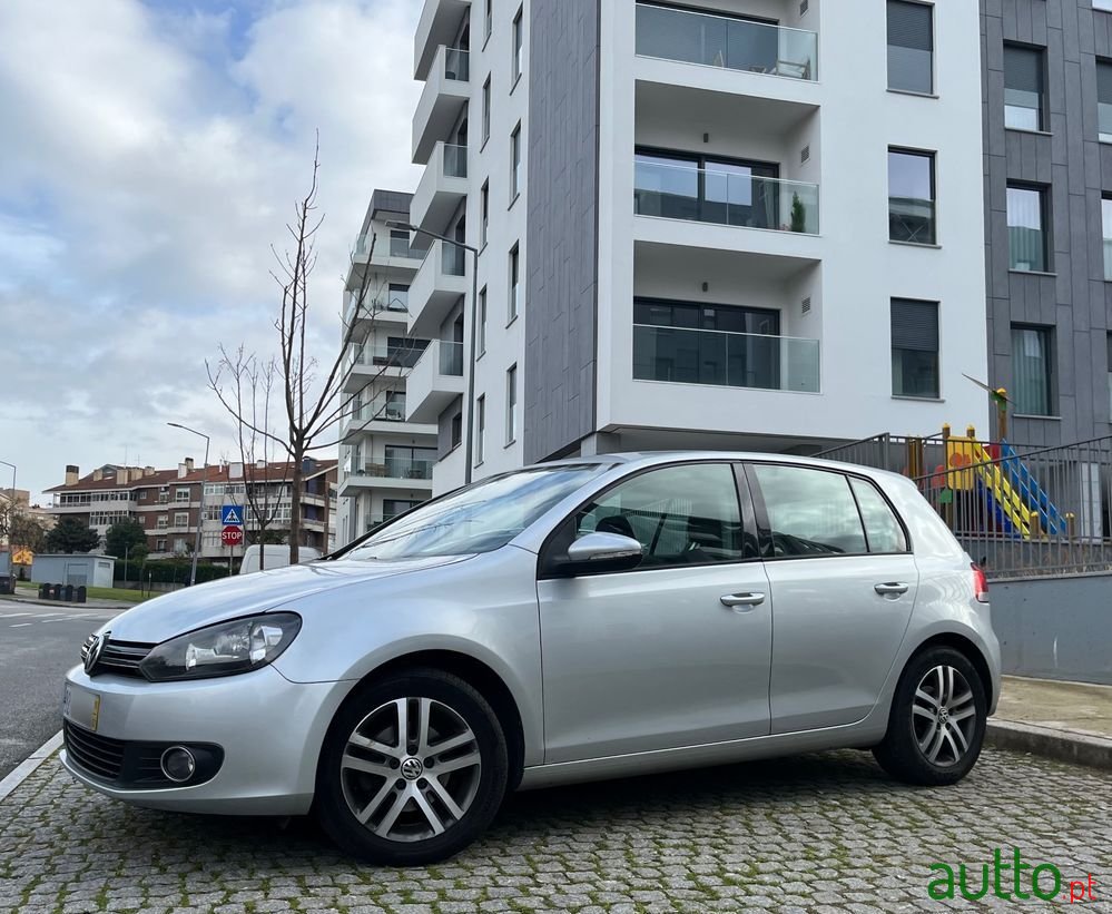 2010' Volkswagen Golf photo #4