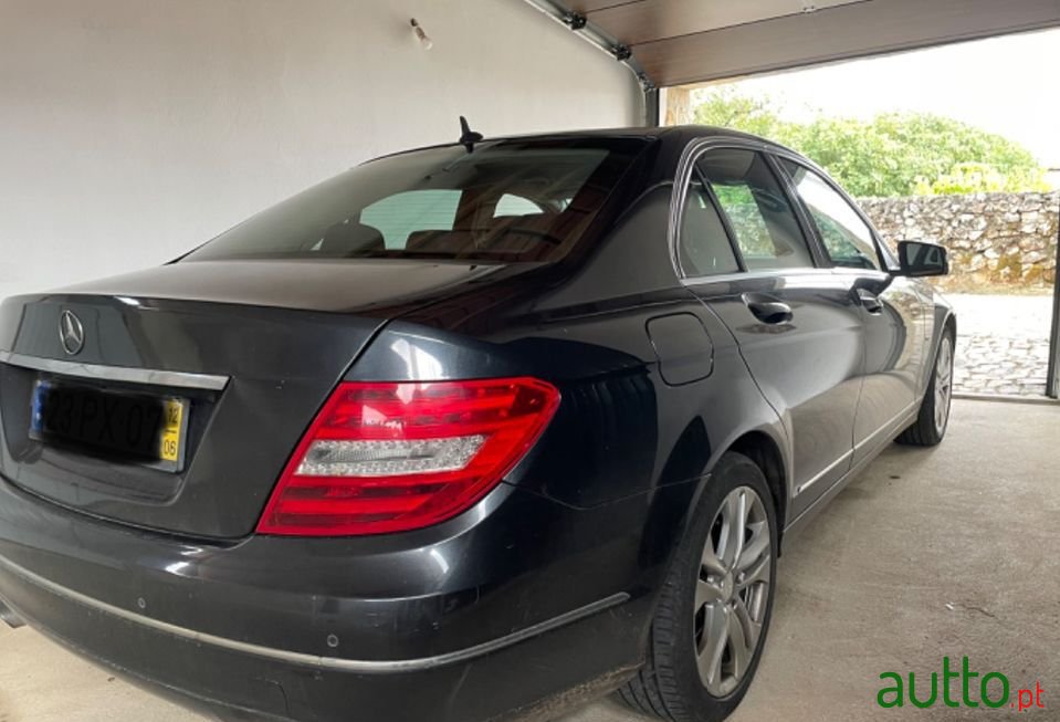 2012' Mercedes-Benz C-220 photo #2