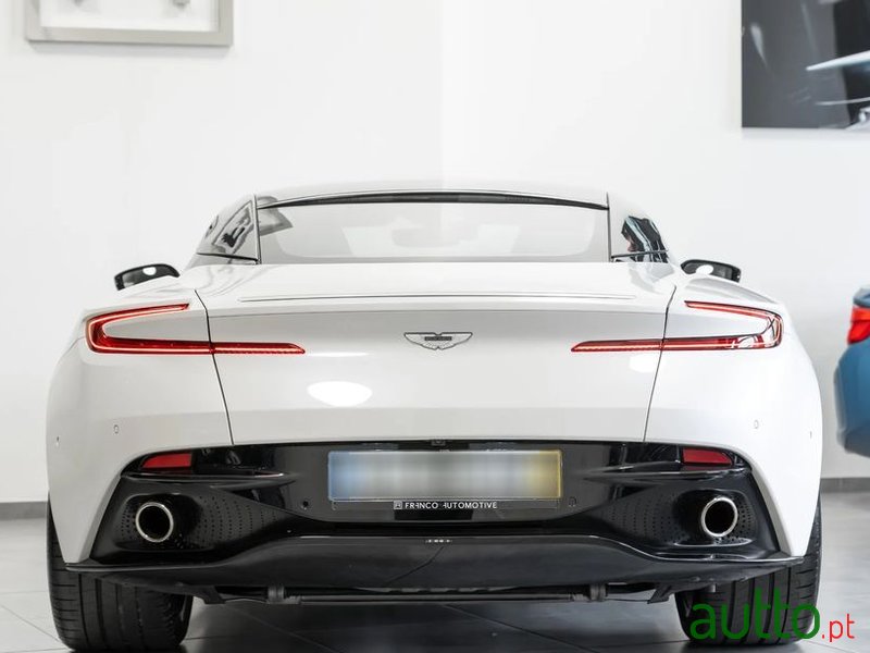 2019' Aston Martin DB11 Coupé photo #5