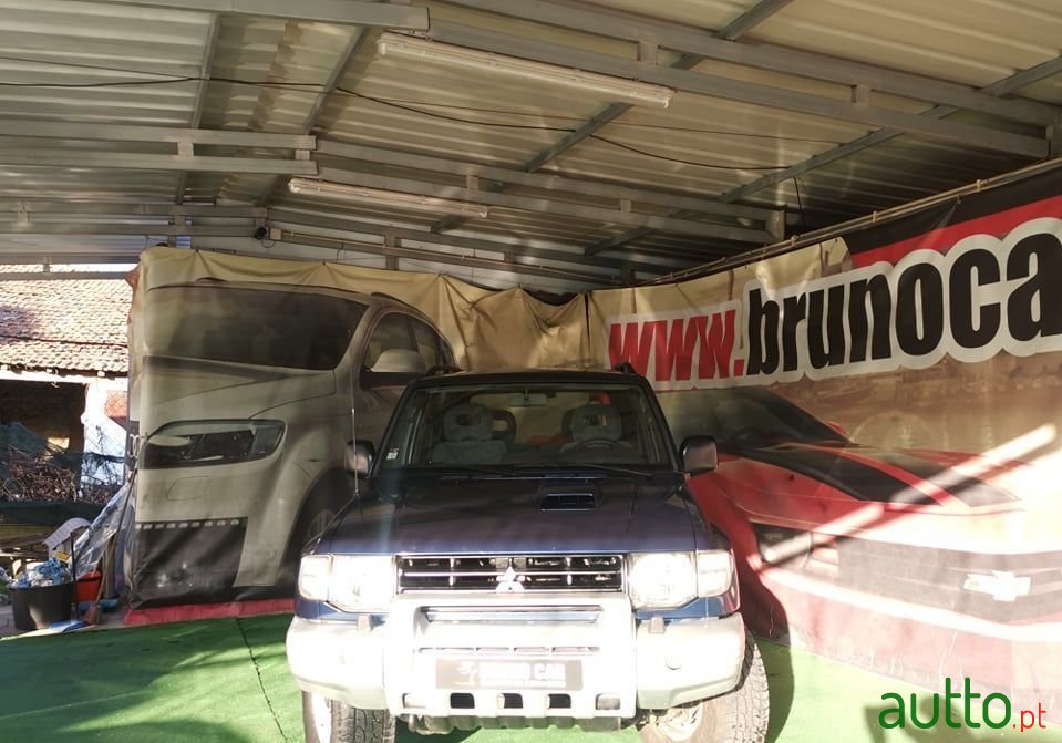 1999' Mitsubishi Pajero photo #2