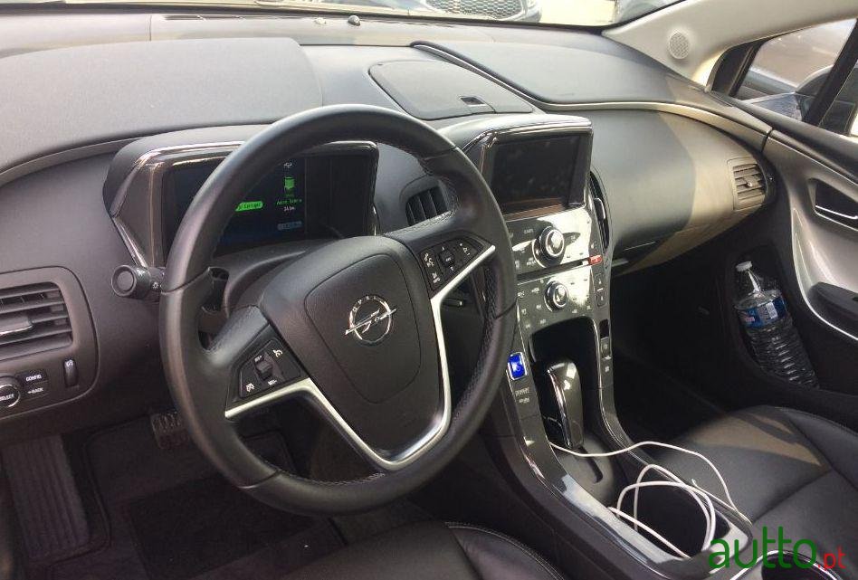 2012' Opel Ampera photo #3