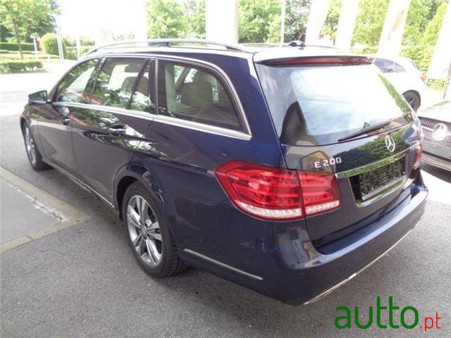 2013' Mercedes-Benz 200E Avantgarde photo #5