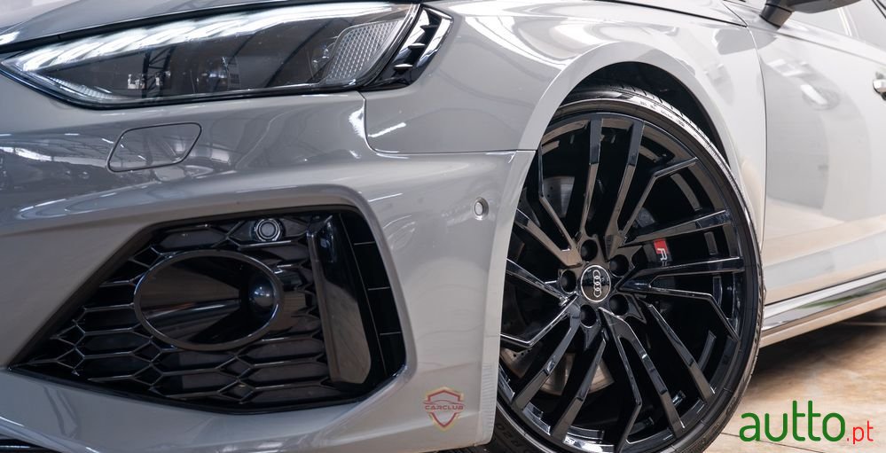 2020' Audi RS4 Avant photo #3