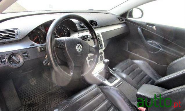 2009' Volkswagen Passat Variant photo #2