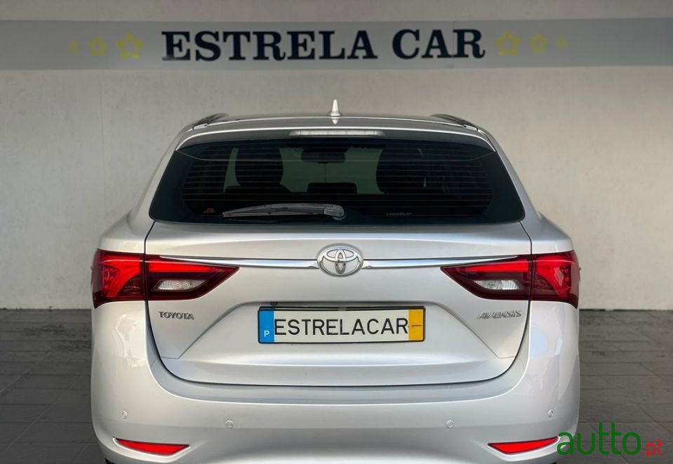 2016' Toyota Avensis photo #5