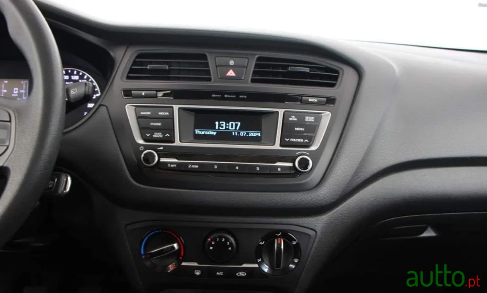 2018' Hyundai i20 photo #5