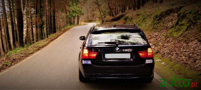 2010' BMW 320 Touring Navigation photo #2