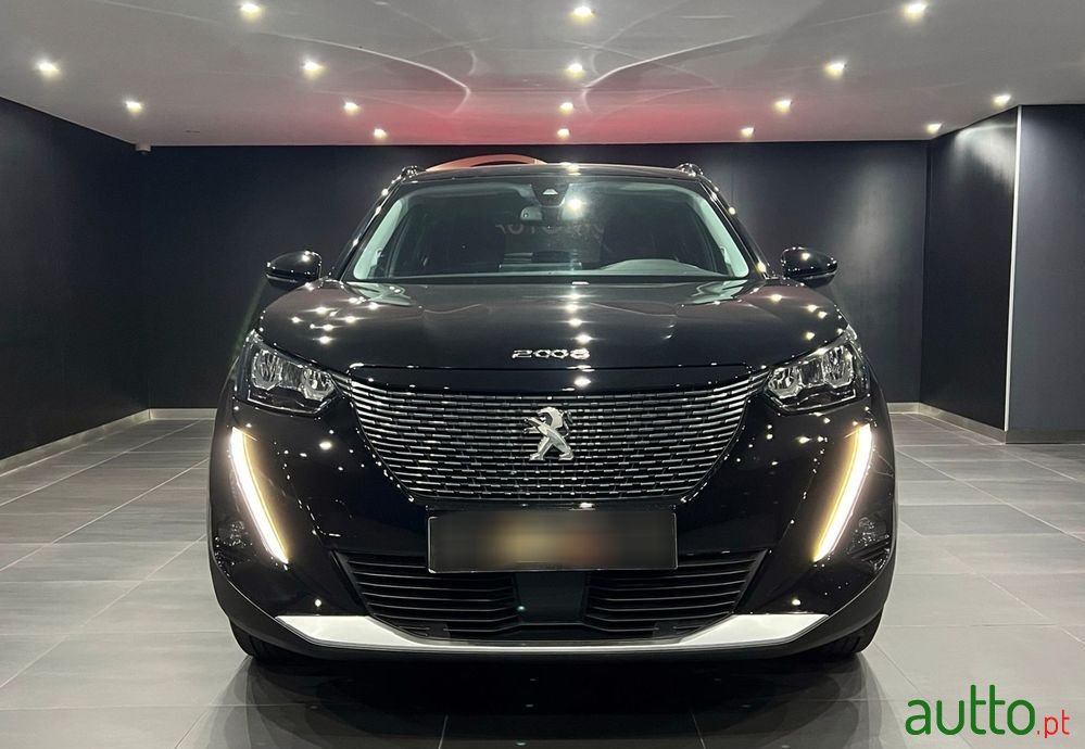 2021' Peugeot 2008 photo #2