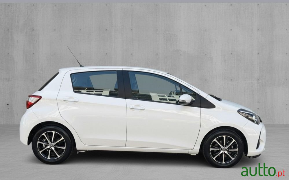 2020' Toyota Yaris photo #5