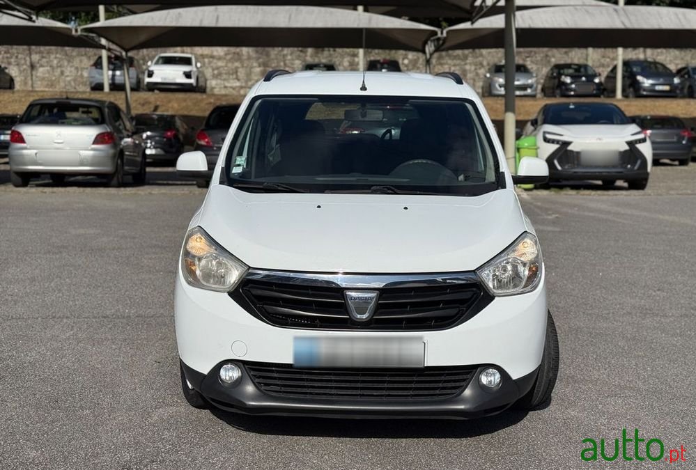 2013' Dacia Lodgy photo #2