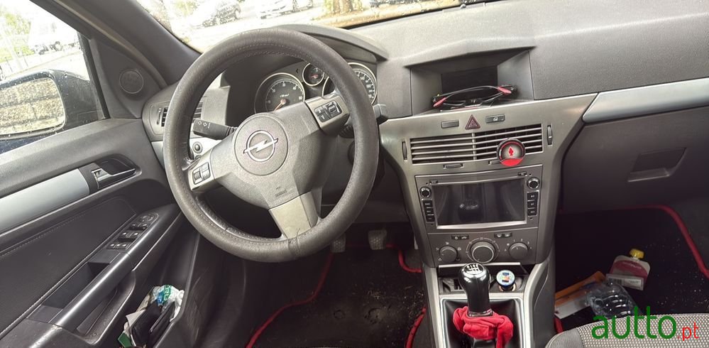 2006' Opel Astra photo #2