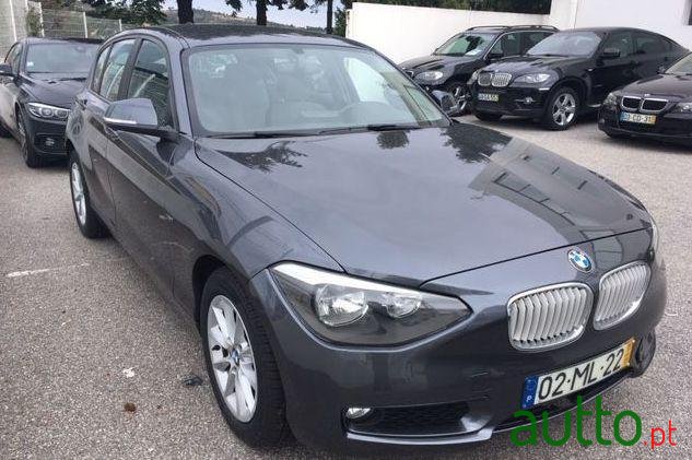 2011' BMW 118 D Line Urban photo #1