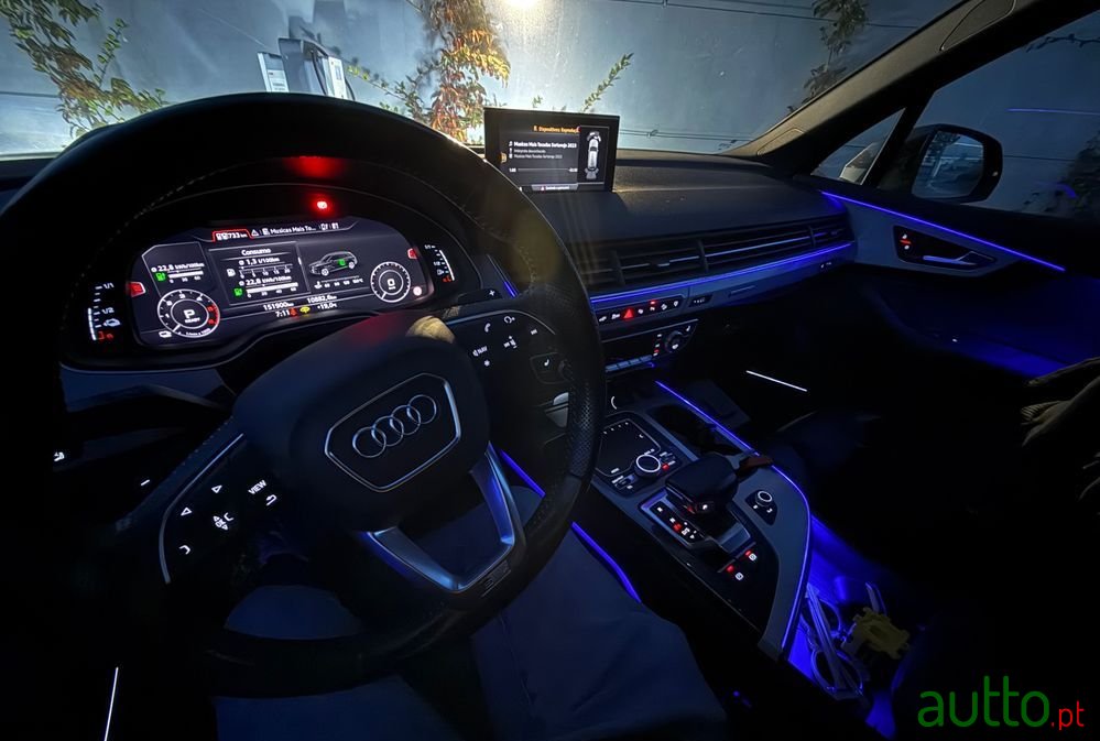 2016' Audi Q7 photo #5