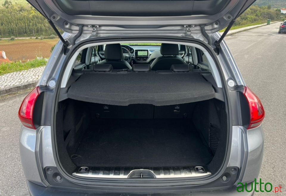 2018' Peugeot 2008 photo #5