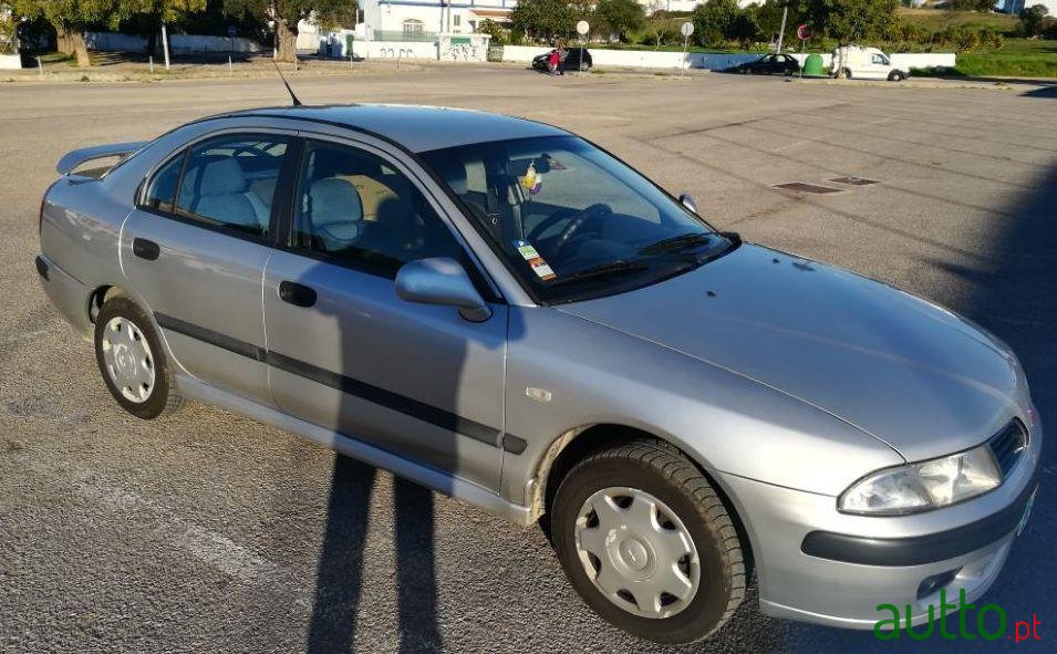 2000' Mitsubishi Carisma photo #1
