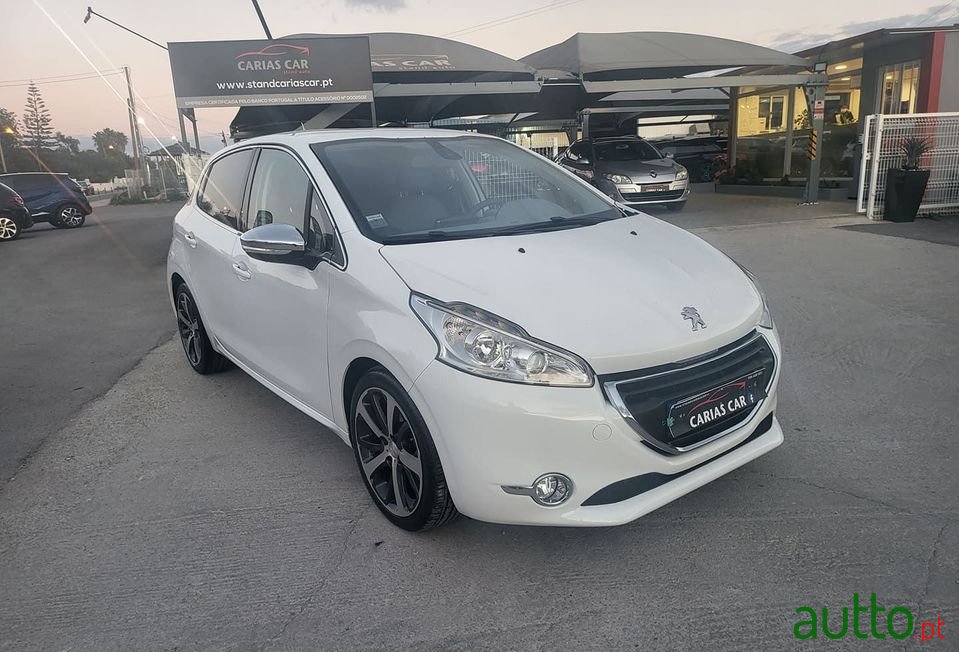 2013' Peugeot 208 photo #2