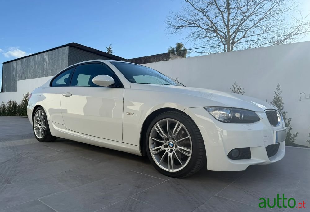 2009' BMW Série 3 I photo #4