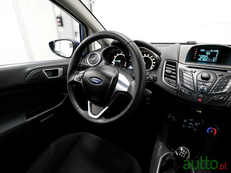 2014' Ford Fiesta photo #6