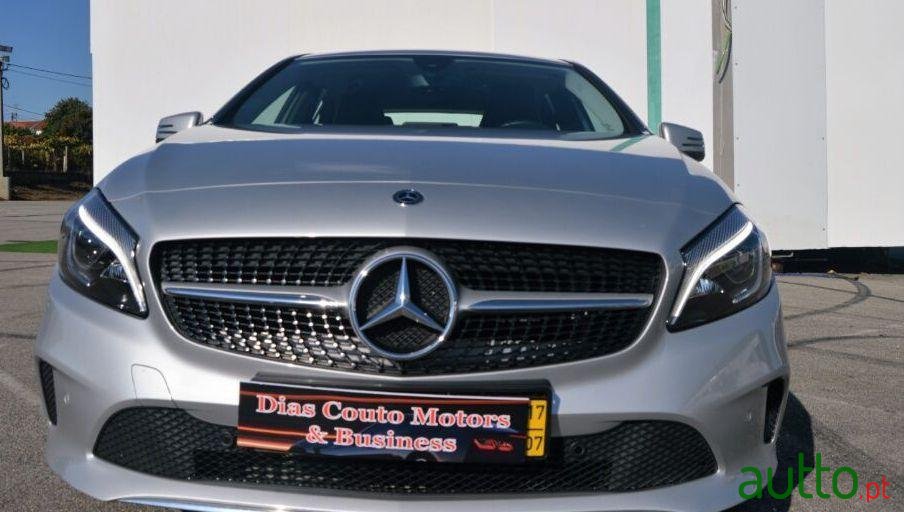 2017' Mercedes-Benz A-180 Blue Eff Xénon photo #1