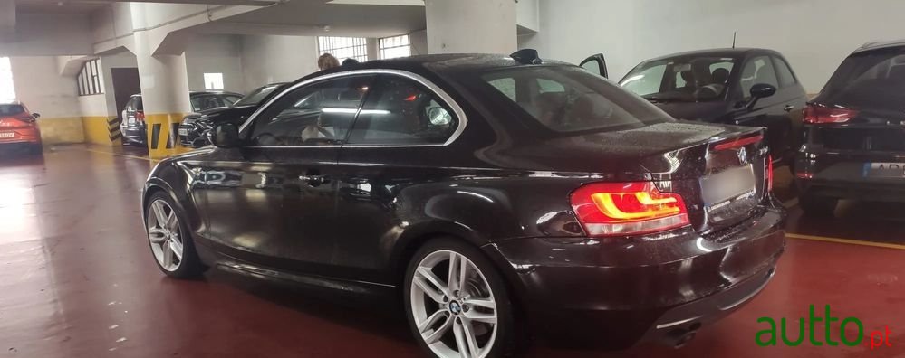 2011' BMW 123 D Coupe photo #4