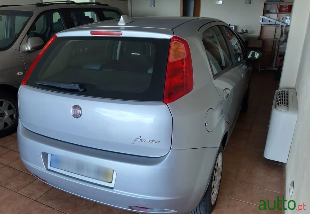 2009' Fiat Grande Punto photo #2