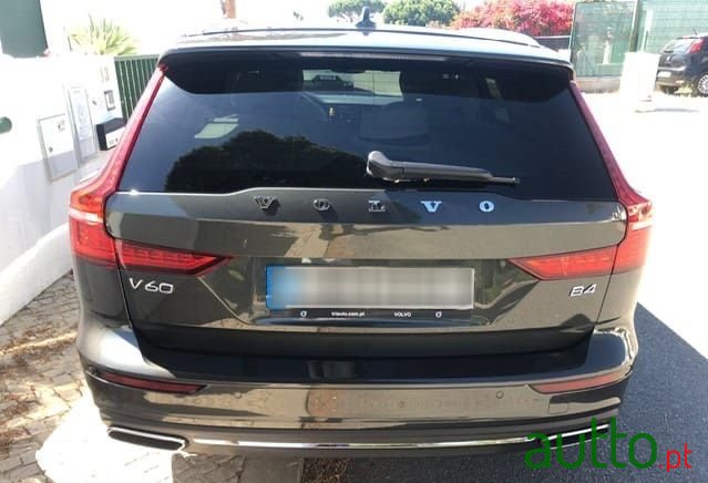 2021' Volvo V60 photo #3