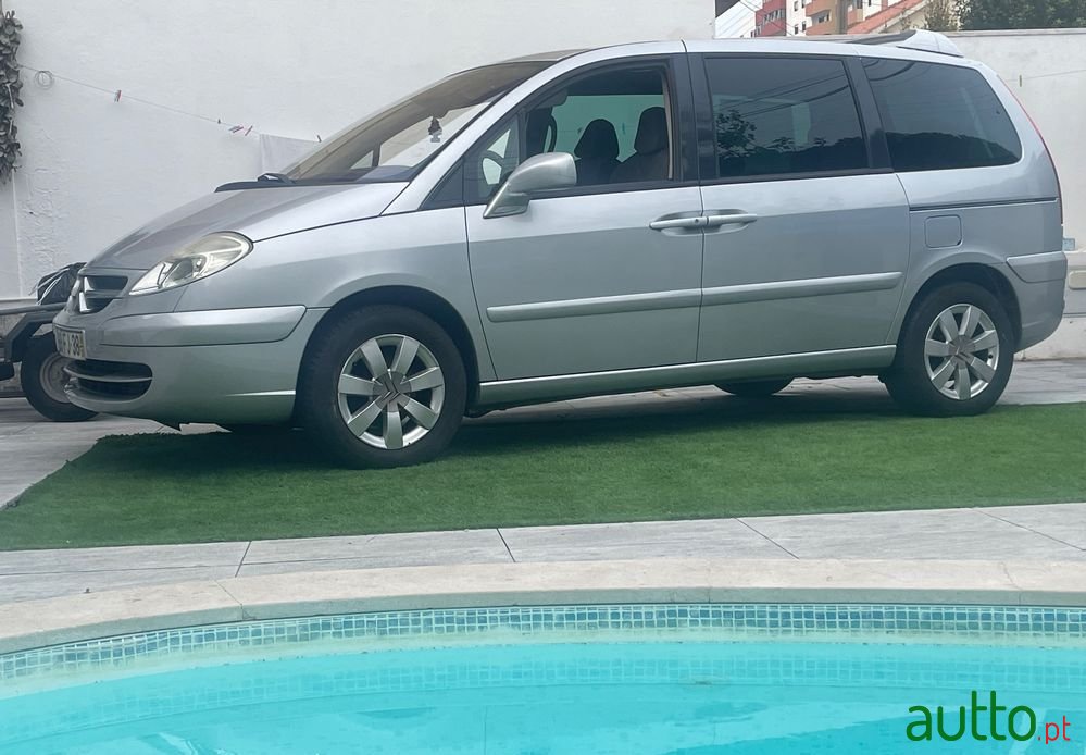 2008' Citroen C8 photo #1