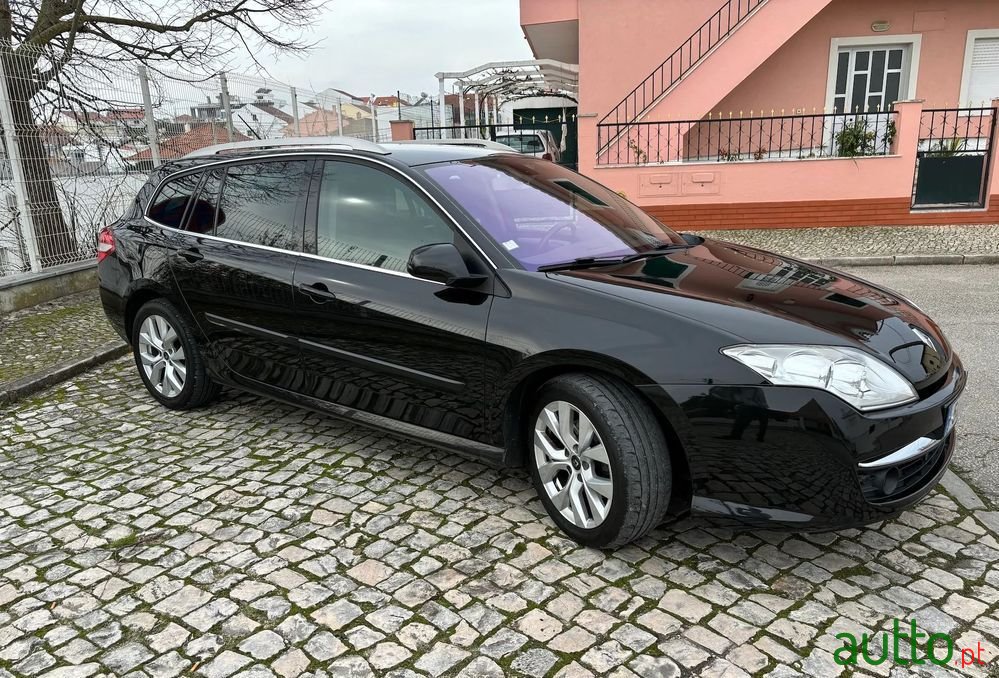 2009' Renault Laguna Break photo #3