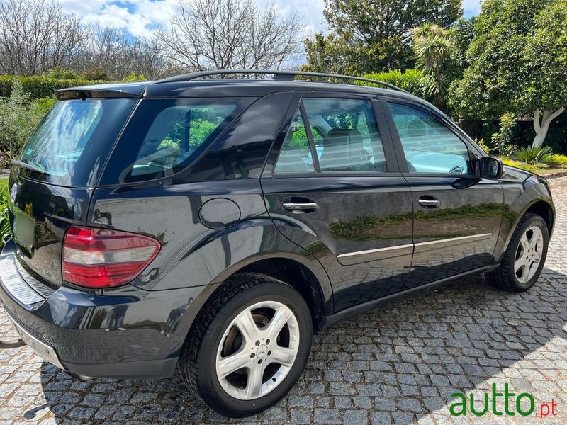 2006' Mercedes-Benz ML 320 Cdi photo #3