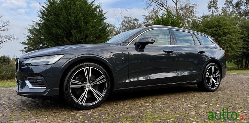 2020' Volvo V60 photo #3